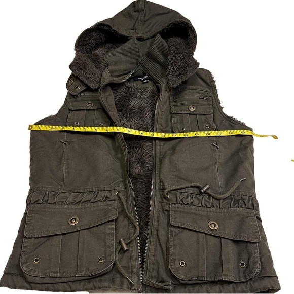 Coffee Shop Vest Size Medium
Olive Green Fleece Lined Snap Button Utility NWT - Picture 13 of 17